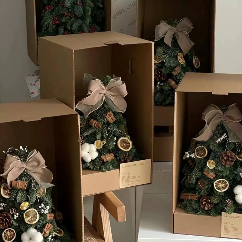 Jednolite brązowe pudełka na prezenty z tektury falistej