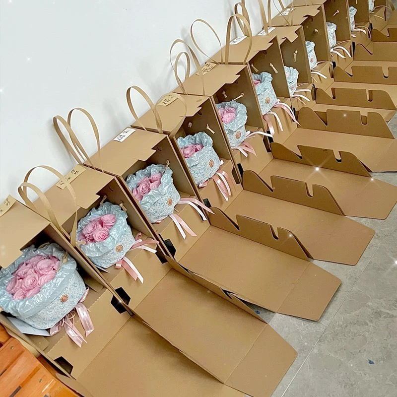 Jednolite brązowe pudełka na prezenty z tektury falistej